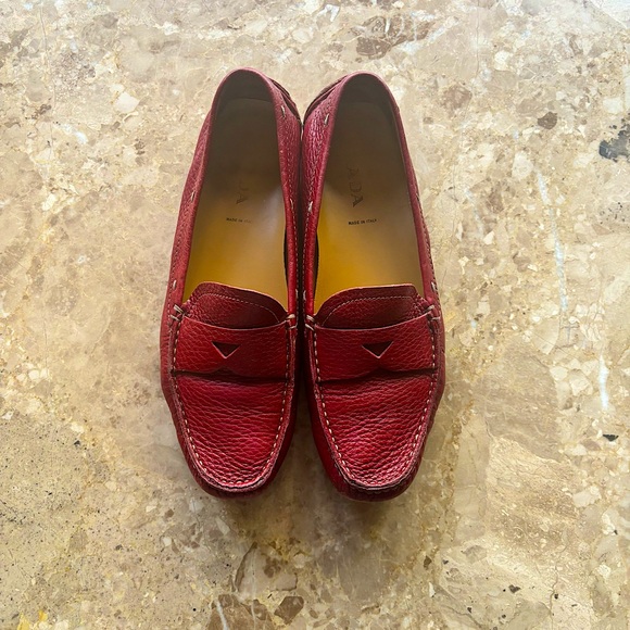 Pre-owned Prada Leather Loafers (Size 37.5) - Picture 1 of 5